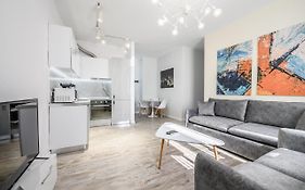 Miku Apartment-Modernly Designed Downtown Tirana