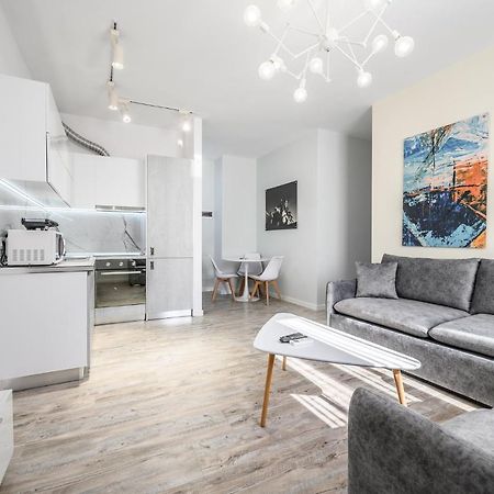 Miku Apartment-Modernly Designed Downtown Tirana Buitenkant foto