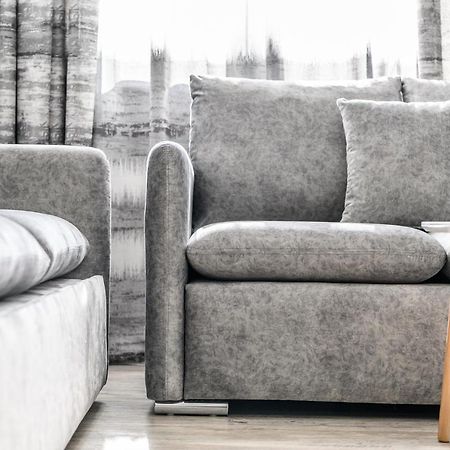 Miku Apartment-Modernly Designed Downtown Tirana Buitenkant foto