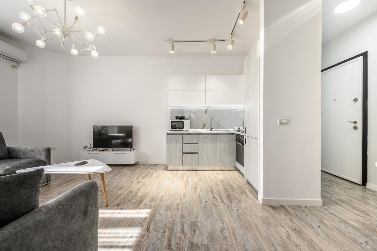 Miku Apartment-Modernly Designed Downtown Tirana Buitenkant foto