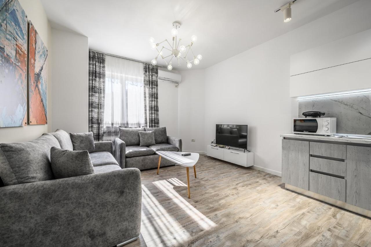 Miku Apartment-Modernly Designed Downtown Tirana Buitenkant foto