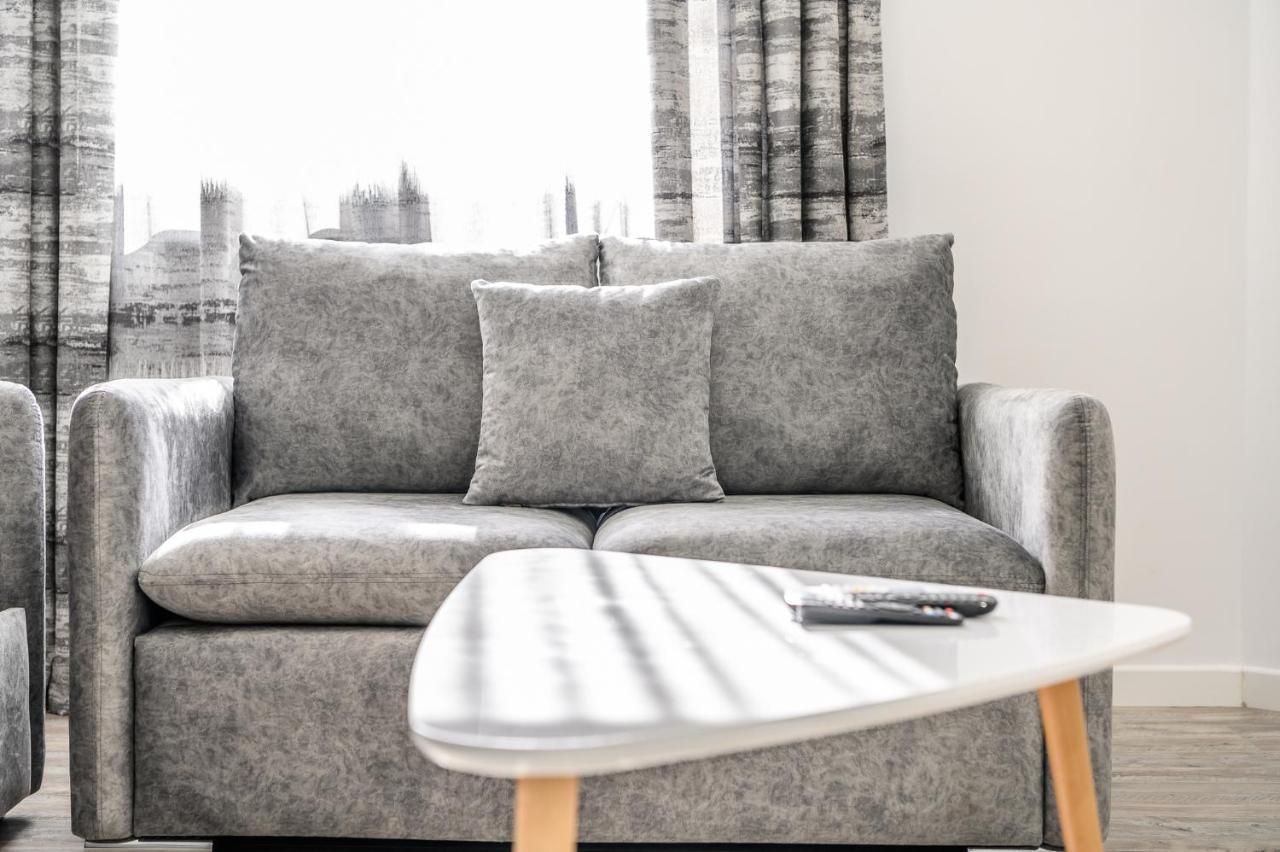 Miku Apartment-Modernly Designed Downtown Tirana Buitenkant foto