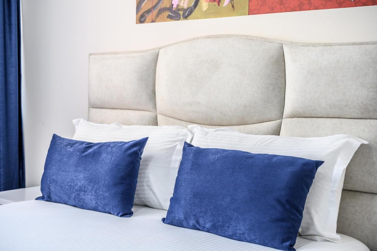 Miku Apartment-Modernly Designed Downtown Tirana Buitenkant foto